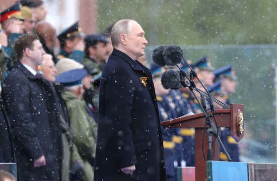 Президент Владимир Путин принял участие в параде Победы в Москве