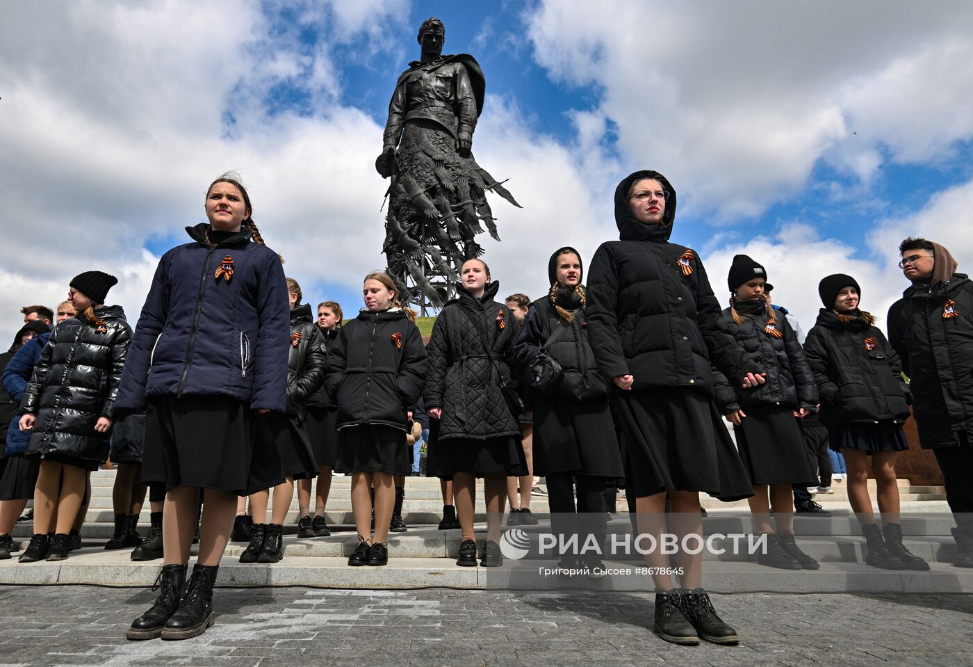 Празднование Дня Победы на Ржевском мемориале Советскому солдату