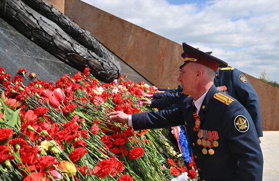 Празднование Дня Победы на Ржевском мемориале Советскому солдату