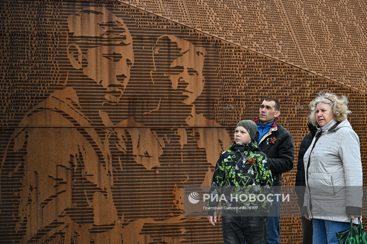 Празднование Дня Победы на Ржевском мемориале Советскому солдату