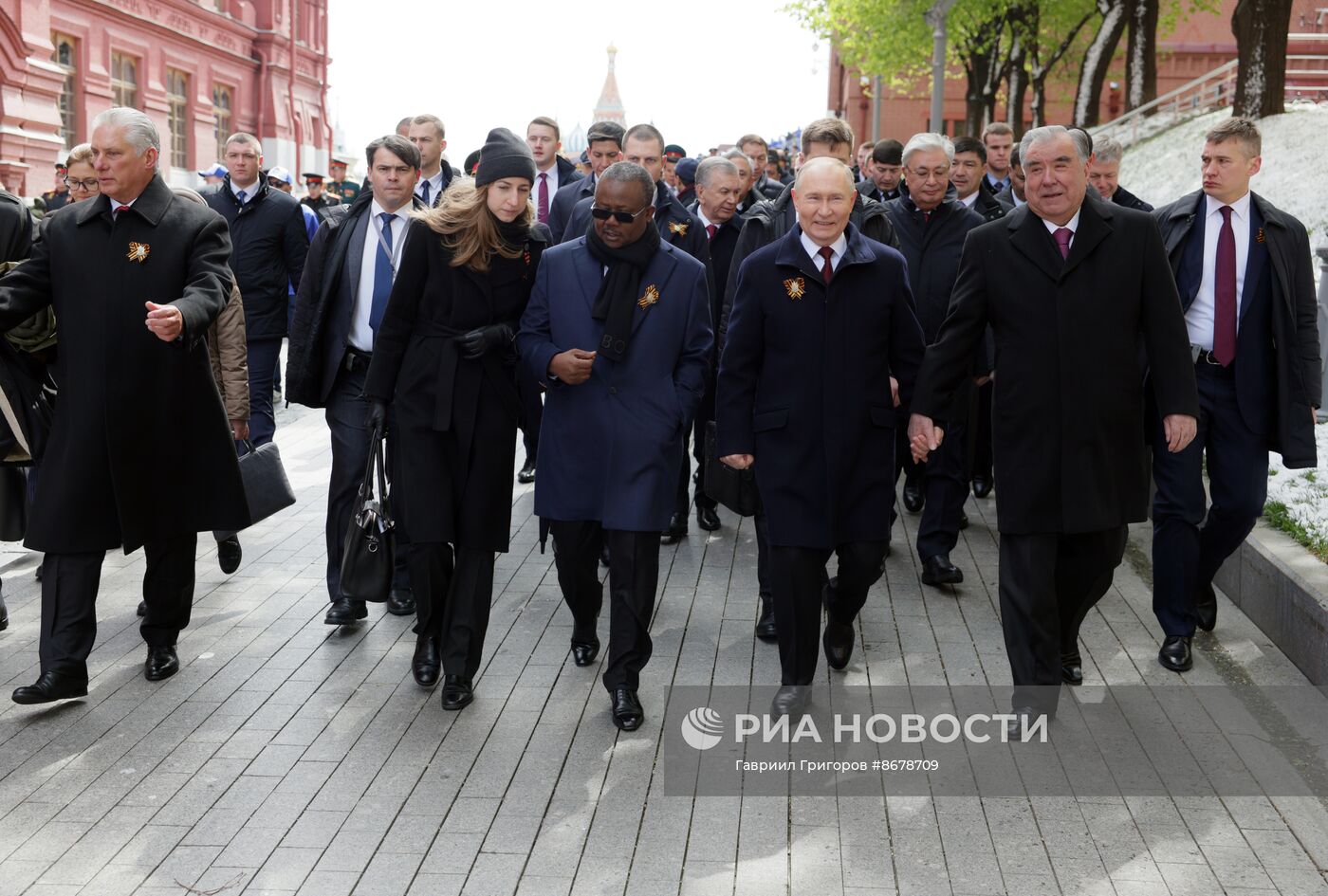 Президент Владимир Путин принял участие в параде Победы в Москве