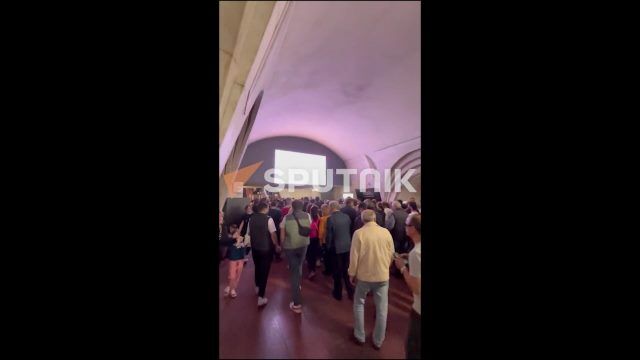 Люди в Ереване приезжают на митинг движения "Тавуш во имя Родины" на метро