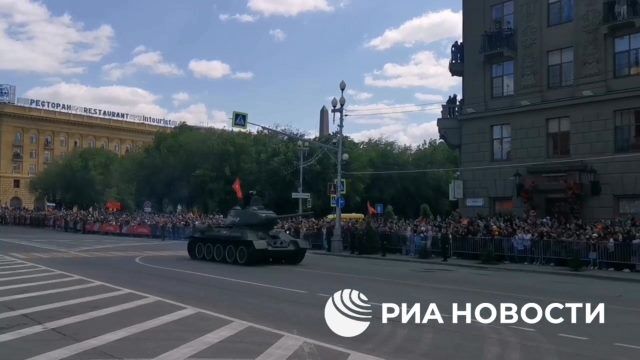 Кадры с парада в Волгограде 