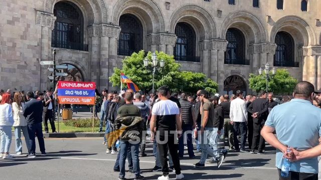 На площадь Республики в Ереване стекаются представители разных регионов