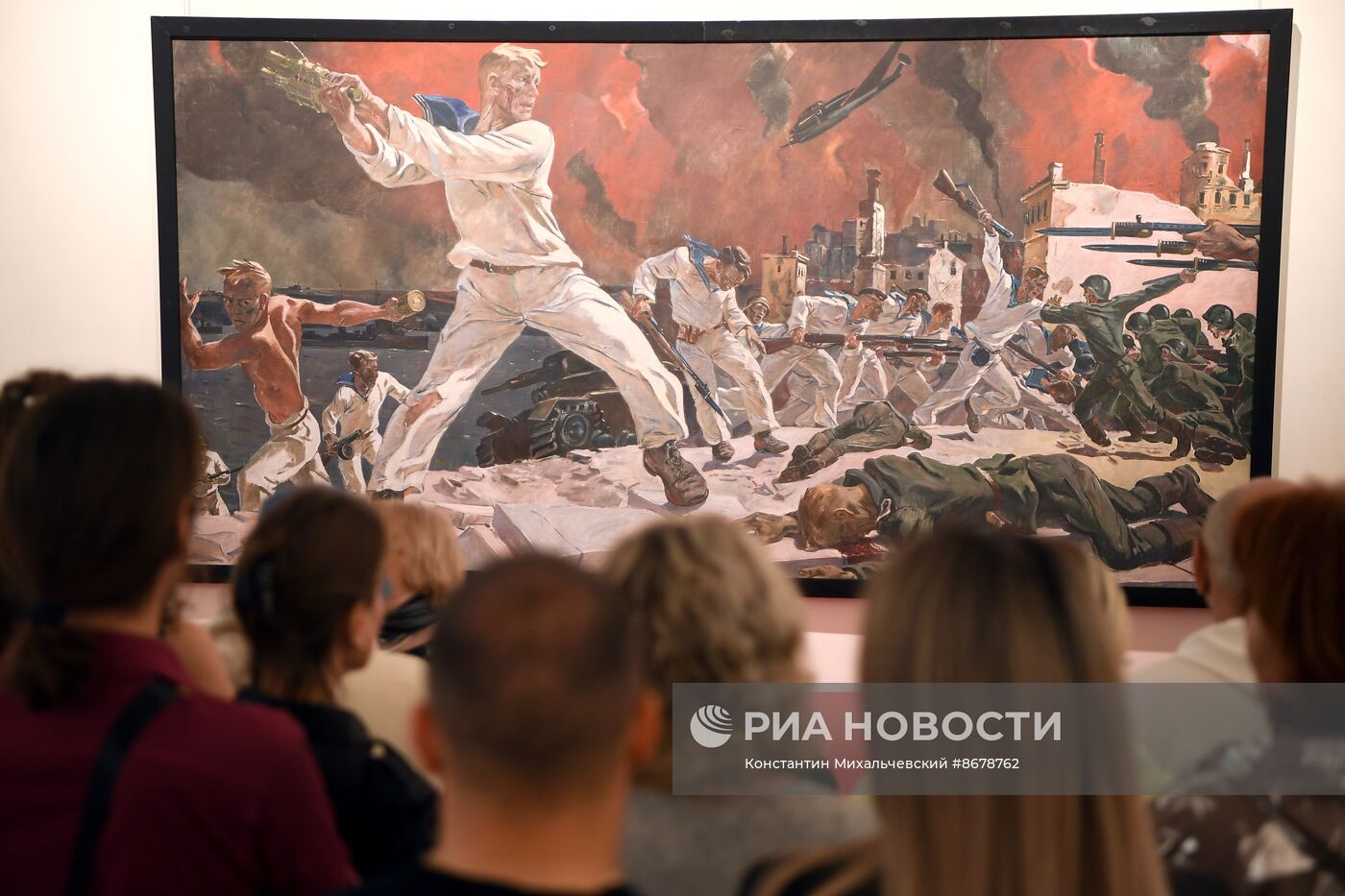 Картину А. Дейнеки "Оборона Севастополя" впервые представили на выставке к 80-летию освобождения города-героя