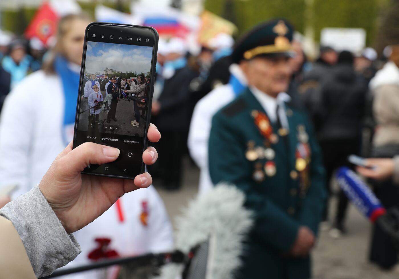 Выставка "Россия".  Торжественная линейка ко Дню Победы