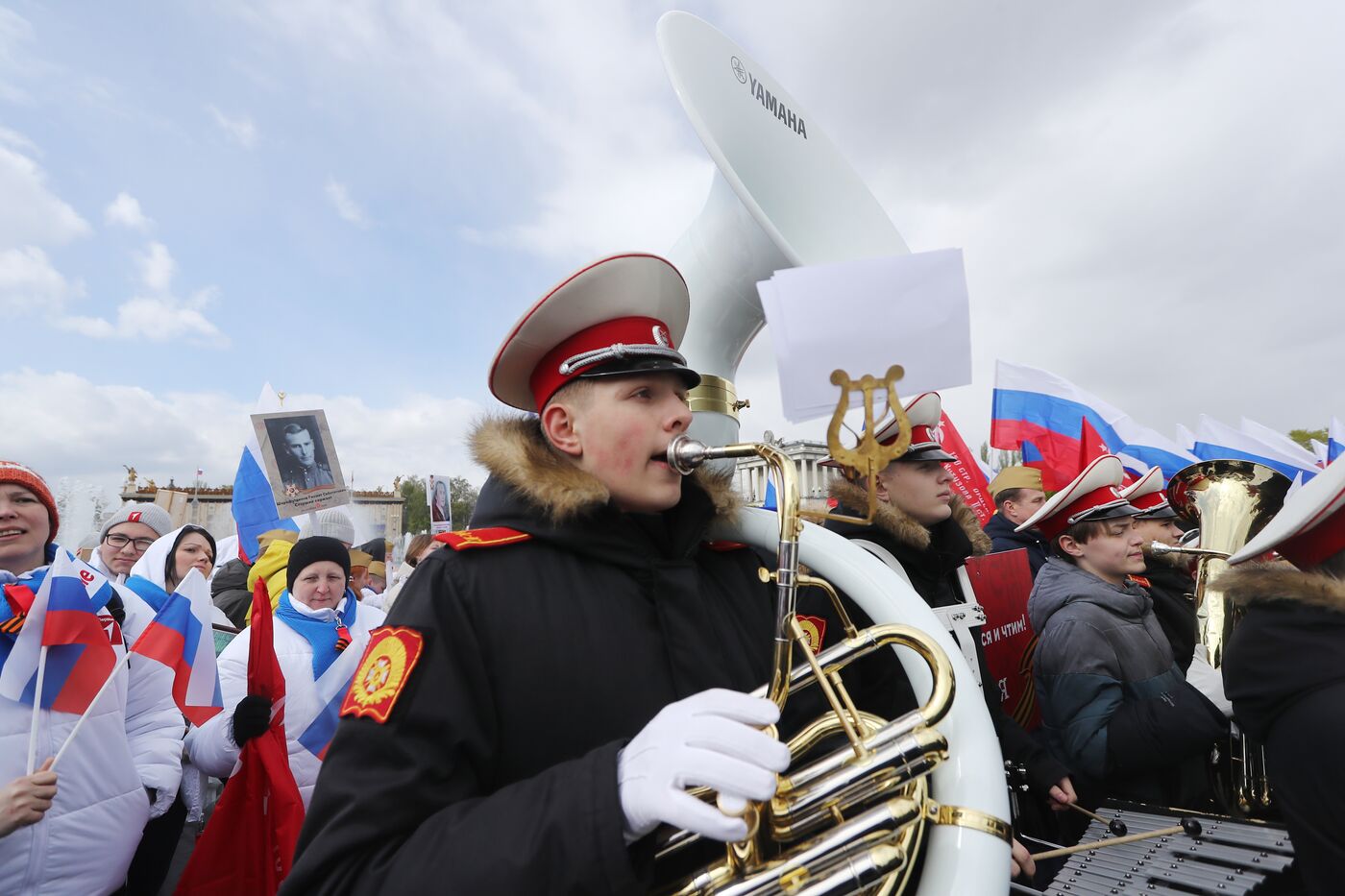 Выставка "Россия".  Торжественная линейка ко Дню Победы