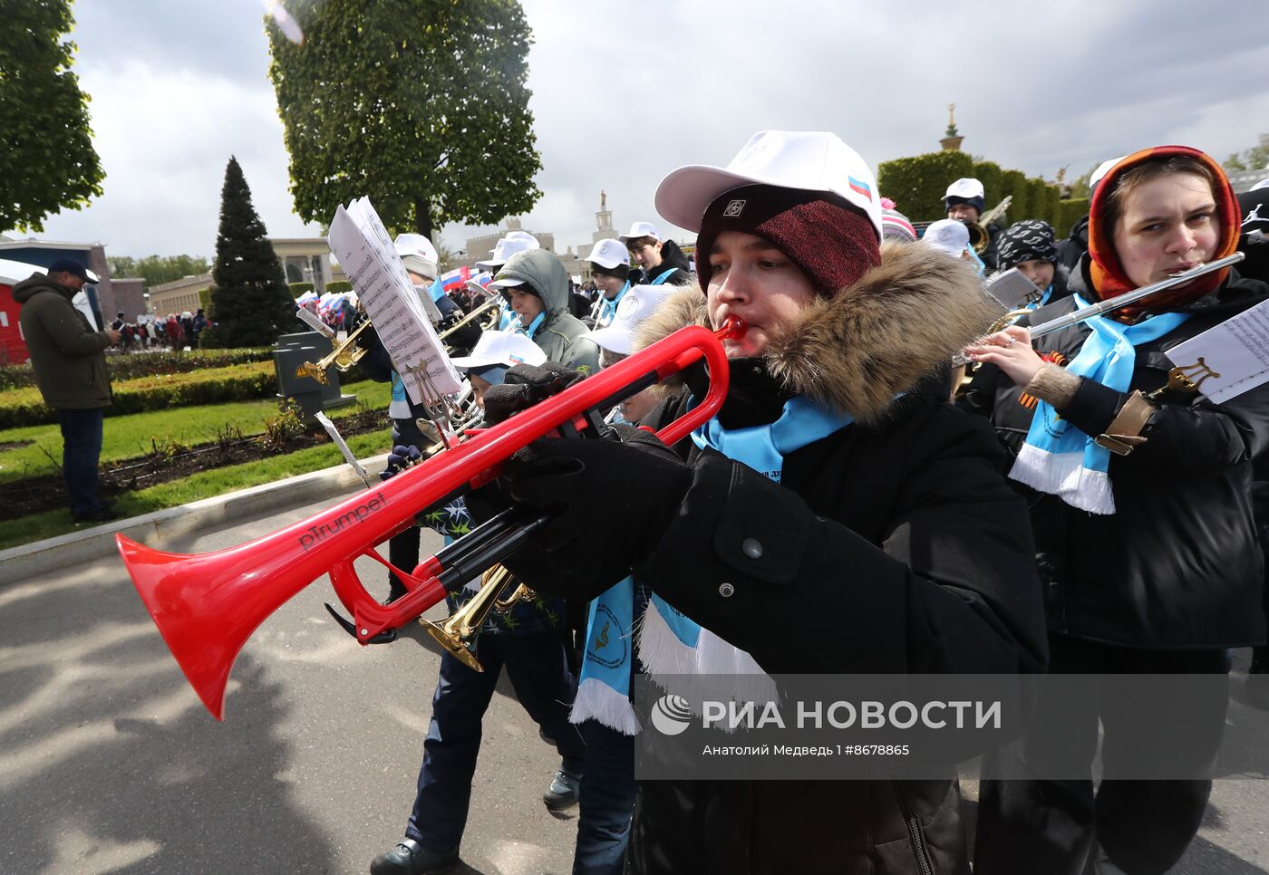 Выставка "Россия". Торжественное шествие в честь 9 Мая