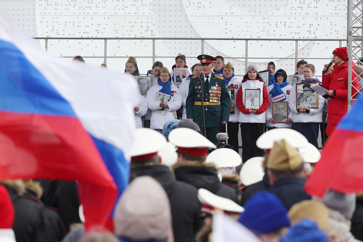 Выставка "Россия".  Торжественная линейка ко Дню Победы