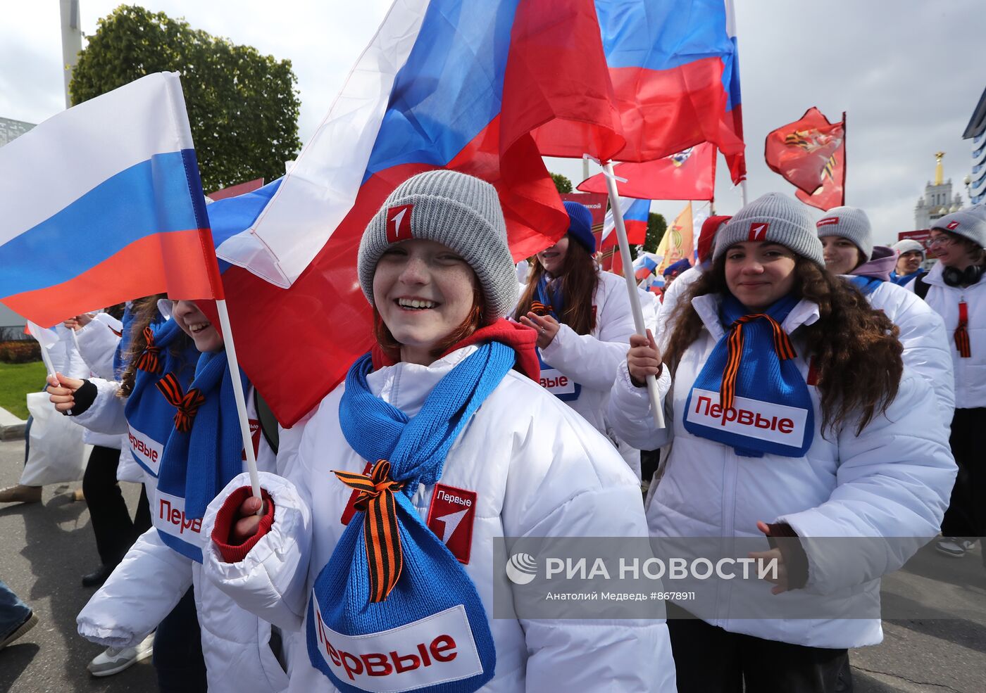 Выставка "Россия". Торжественное шествие в честь 9 Мая