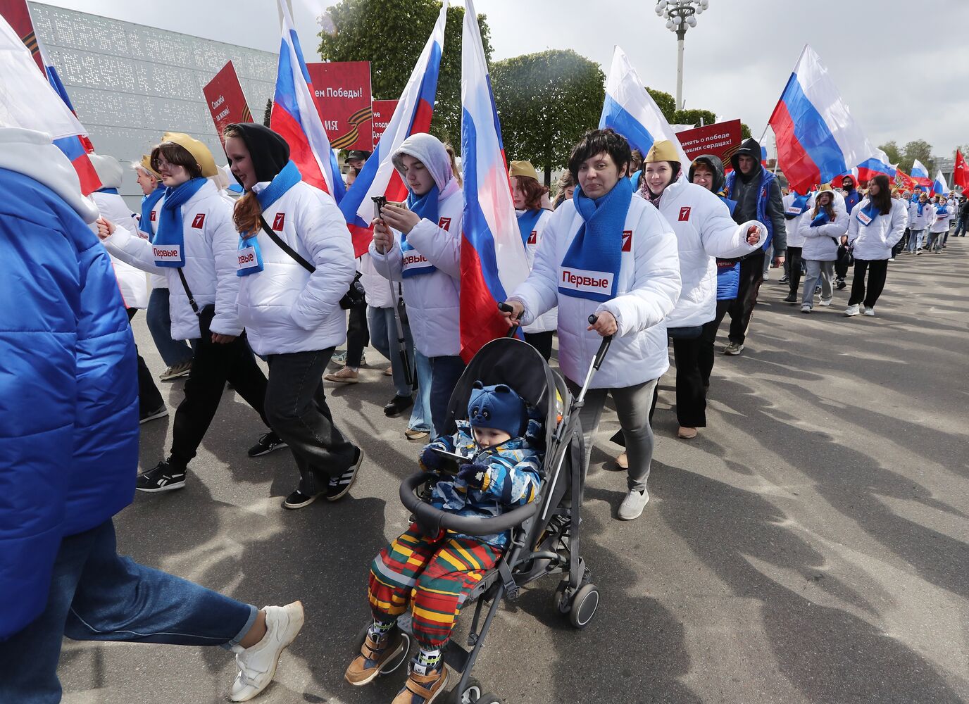 Выставка "Россия". Торжественное шествие в честь 9 Мая