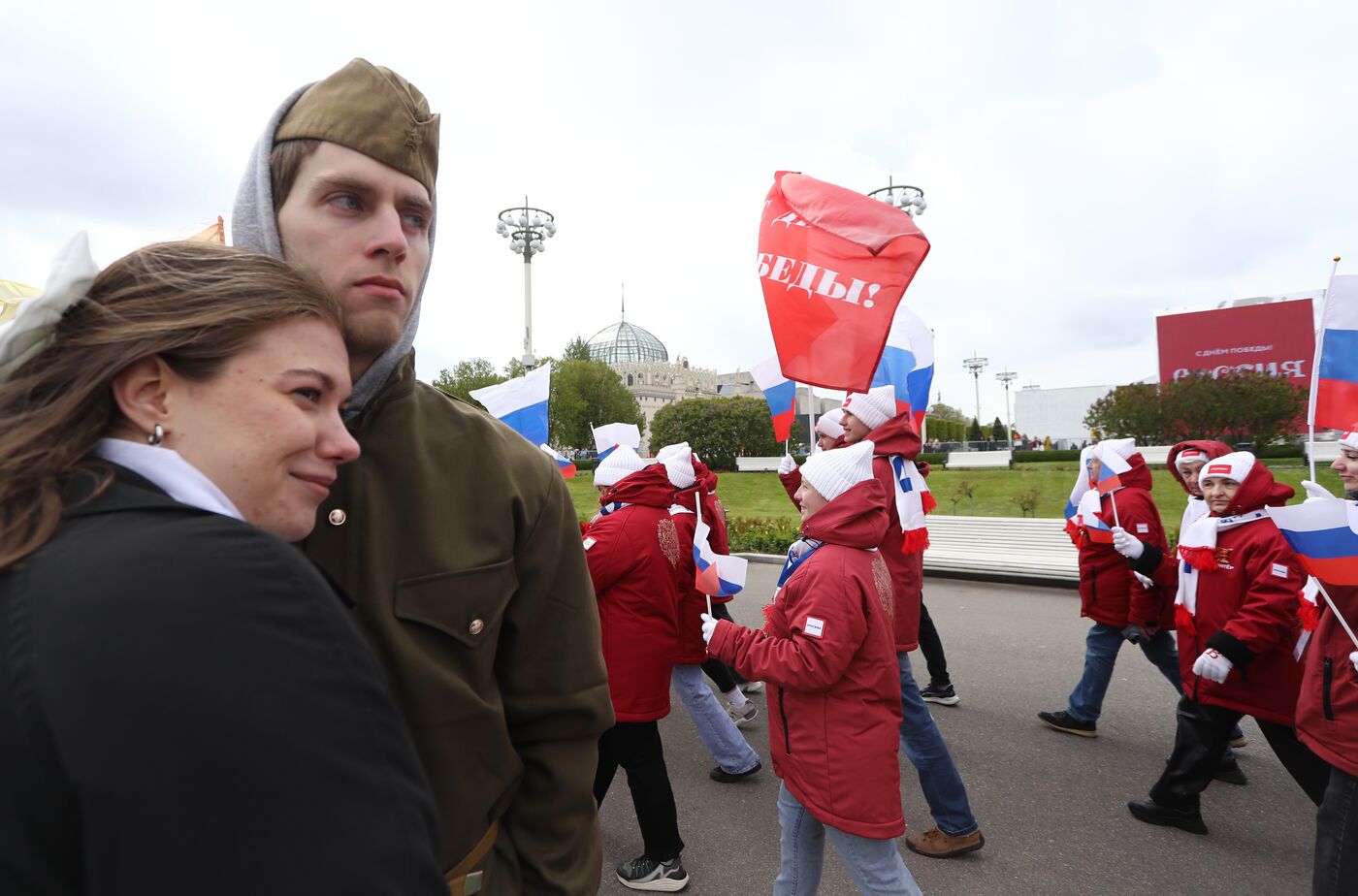 Выставка "Россия". Торжественное шествие в честь 9 Мая