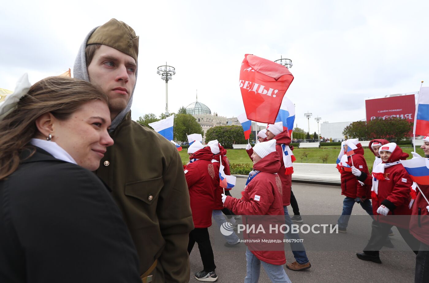 Выставка "Россия". Торжественное шествие в честь 9 Мая