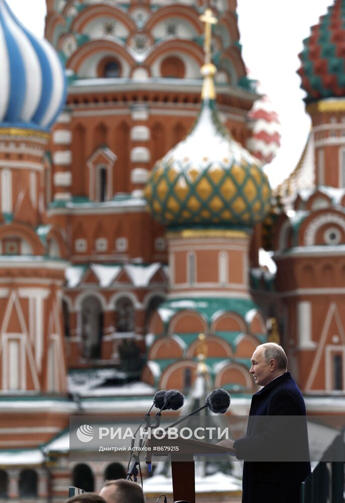 Президент Владимир Путин принял участие в параде Победы в Москве