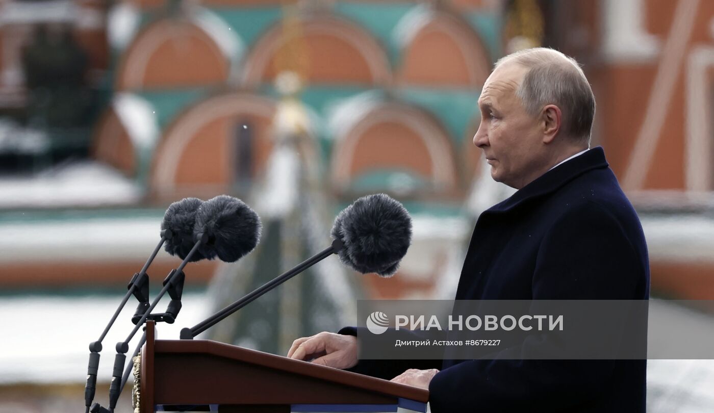 Президент Владимир Путин принял участие в параде Победы в Москве