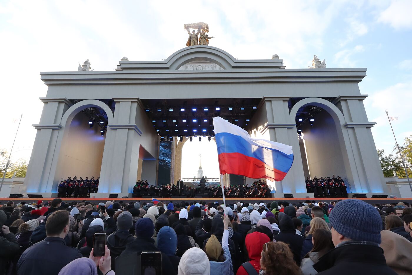 Выставка "Россия". Концерт Ильдара Абдразакова совместно с Российским национальным молодежным симфоническим оркестром