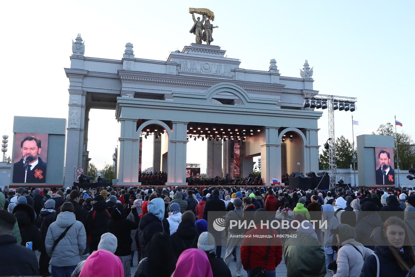 Выставка "Россия". Концерт Ильдара Абдразакова совместно с Российским национальным молодежным симфоническим оркестром