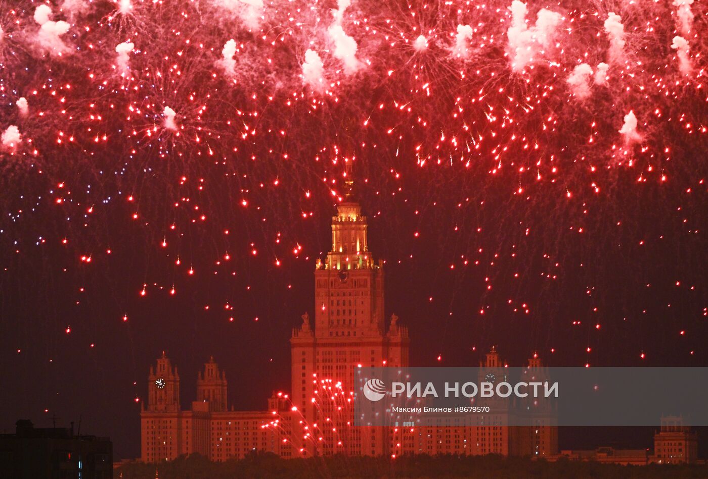 Салют в честь 79-й годовщины Победы в Великой Отечественной войне 