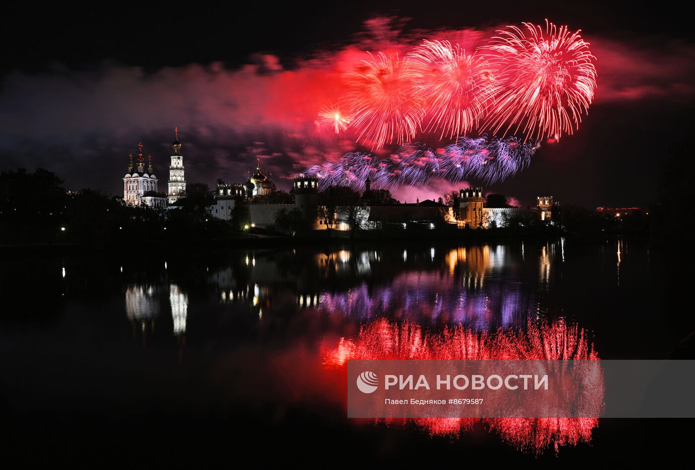 Салют в честь 79-й годовщины Победы в Великой Отечественной войне