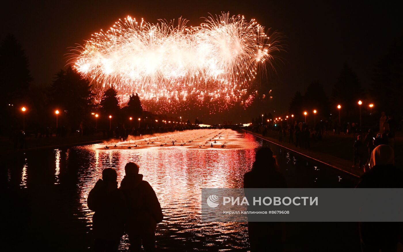 Салют в честь 79-й годовщины Победы в Великой Отечественной войне