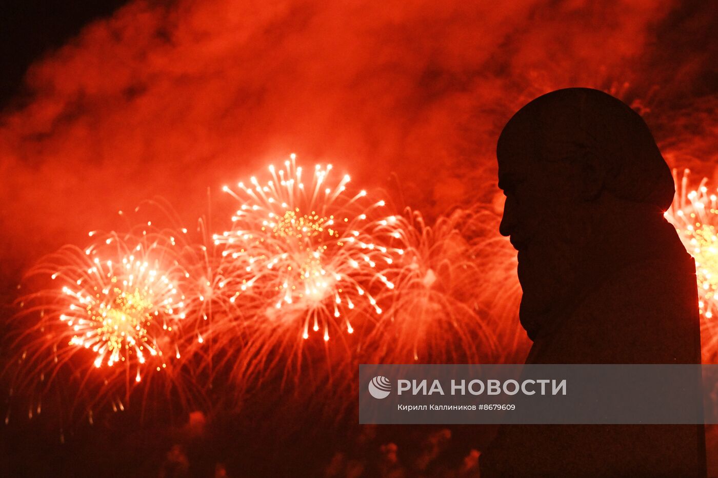 Салют в честь 79-й годовщины Победы в Великой Отечественной войне 