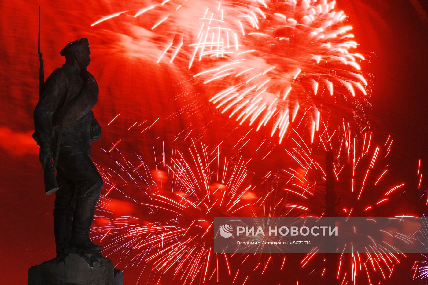 Салют в честь 79-й годовщины Победы в Великой Отечественной войне 