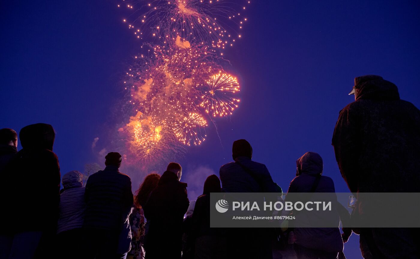Салют в честь 79-й годовщины Победы в Великой Отечественной войне