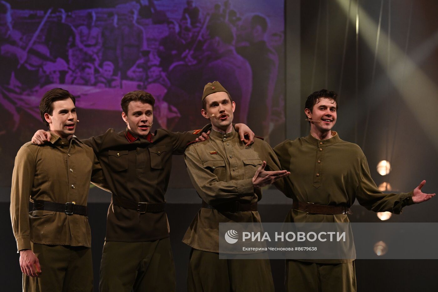 Спектакль-концерт "Синий платочек" в театре Сатиры