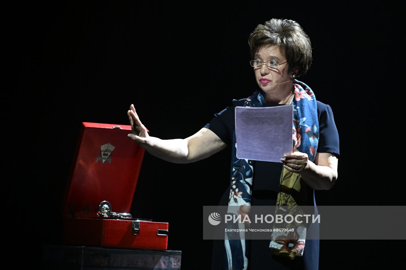 Спектакль-концерт "Синий платочек" в театре Сатиры