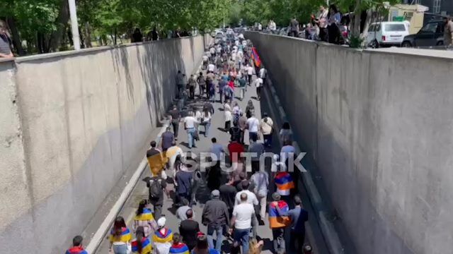 Шествие двинулось по направлению к другим вузам Еревана