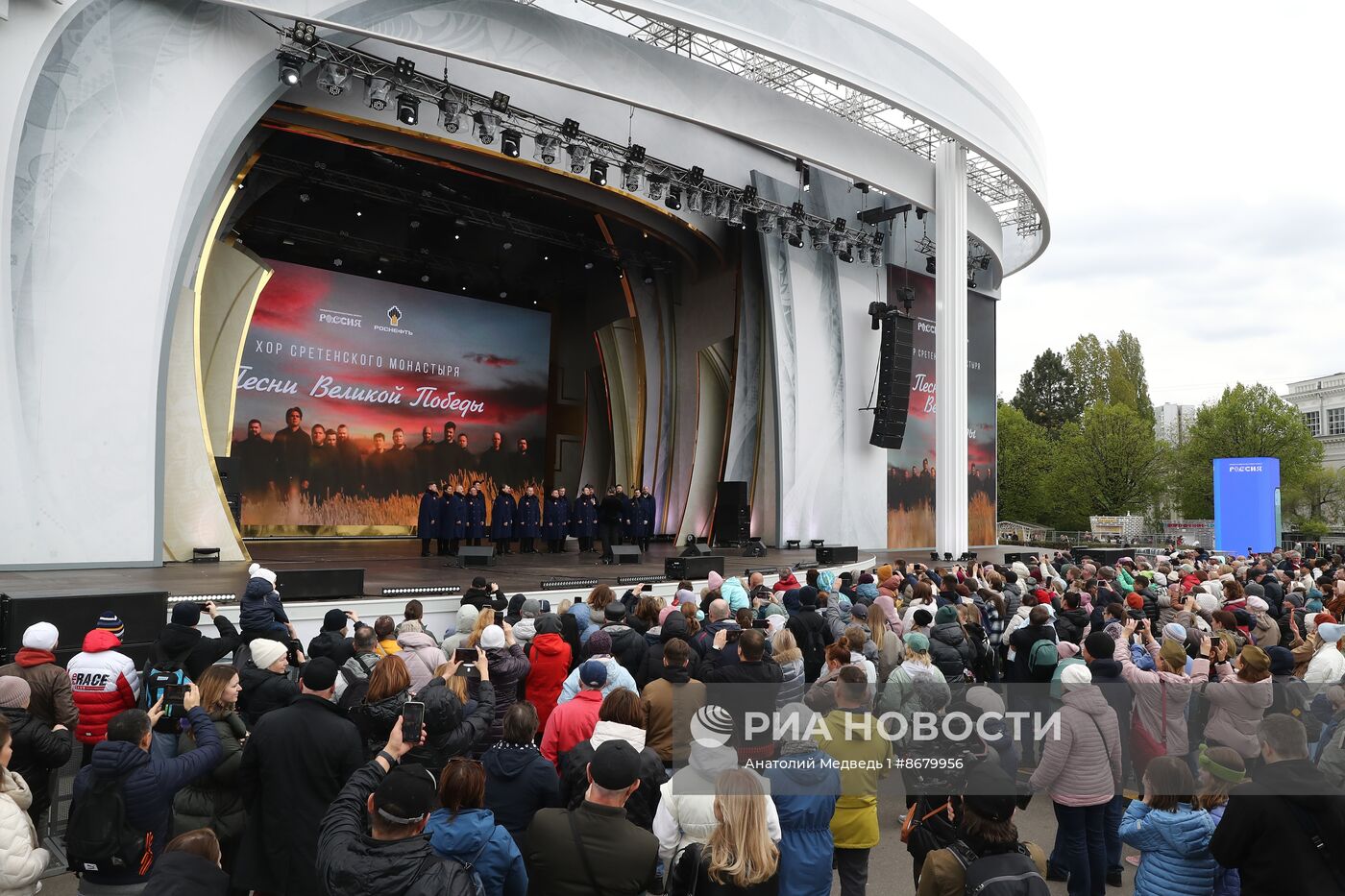 Выставка "Россия". Концерт Хора Сретенского монастыря "Песни Великой Победы"