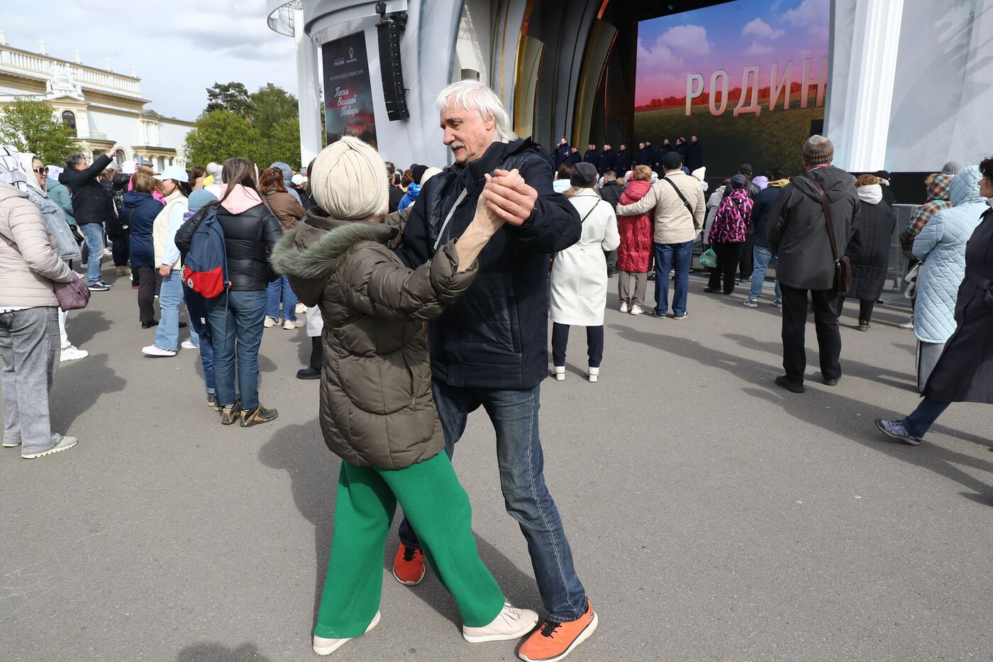 Выставка "Россия". Концерт Хора Сретенского монастыря "Песни Великой Победы"