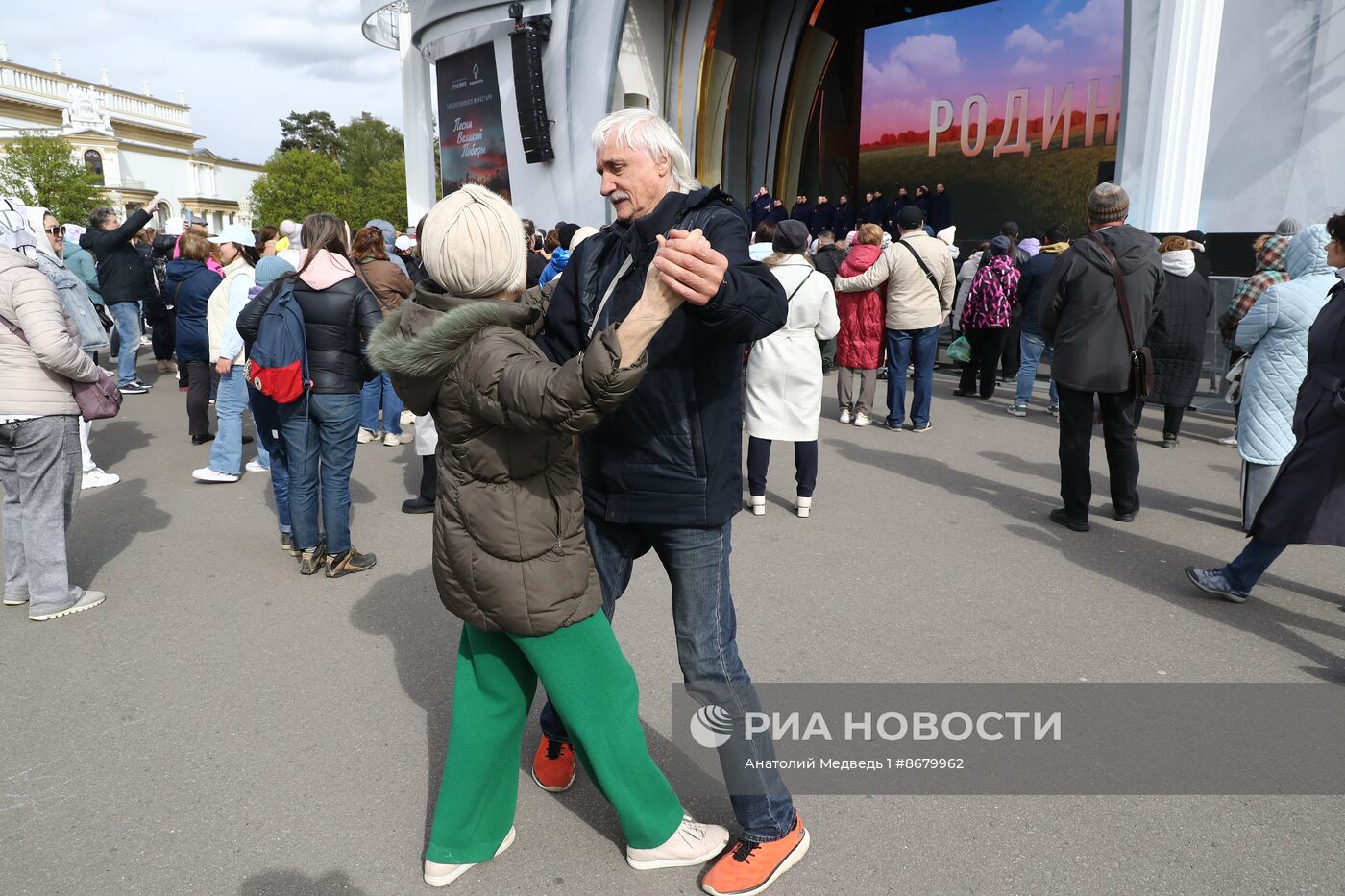 Выставка "Россия". Концерт Хора Сретенского монастыря "Песни Великой Победы"