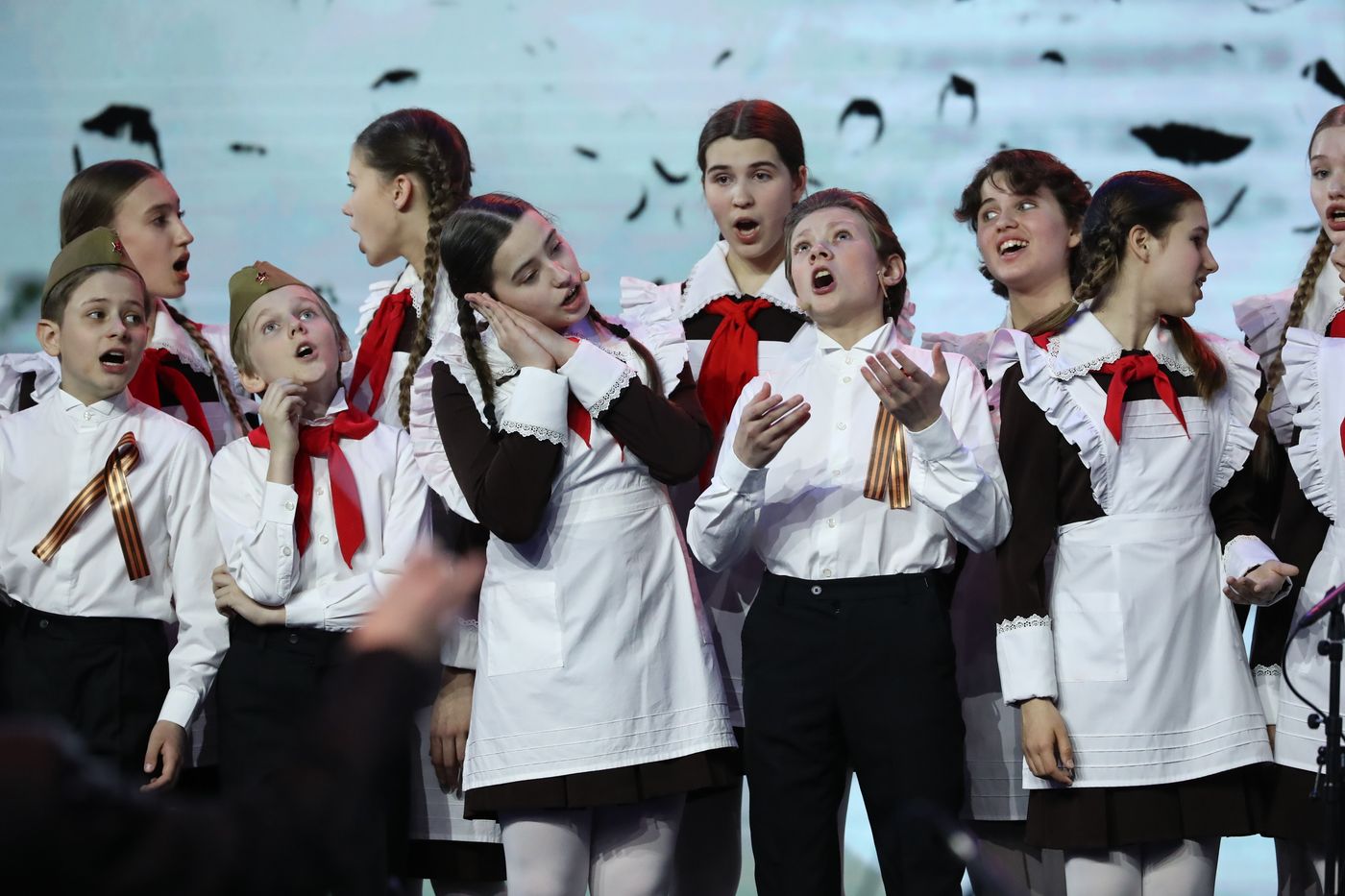 Выставка "Россия". Молодежная оперная программа и детский хор Большого театра "Концерт ко Дню Великой Победы"