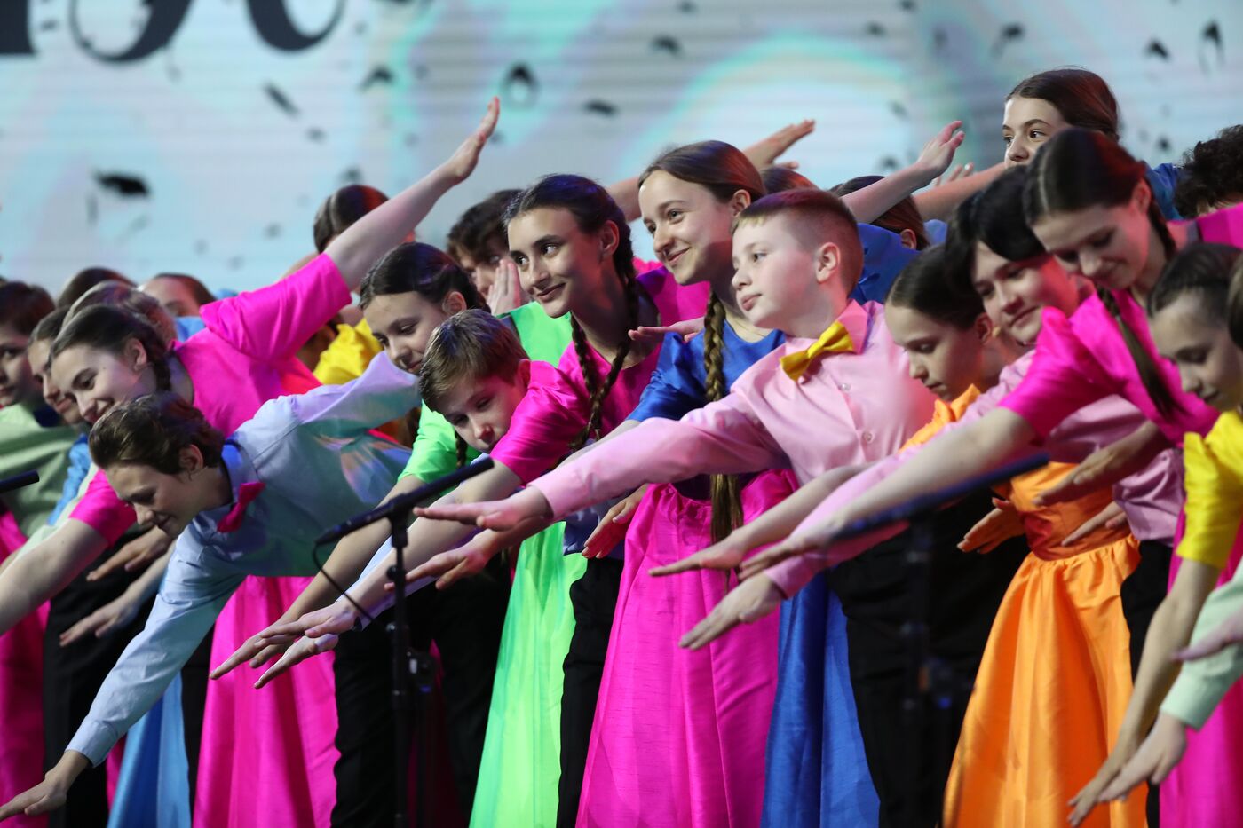 Выставка "Россия". Молодежная оперная программа и детский хор Большого театра "Концерт ко Дню Великой Победы"