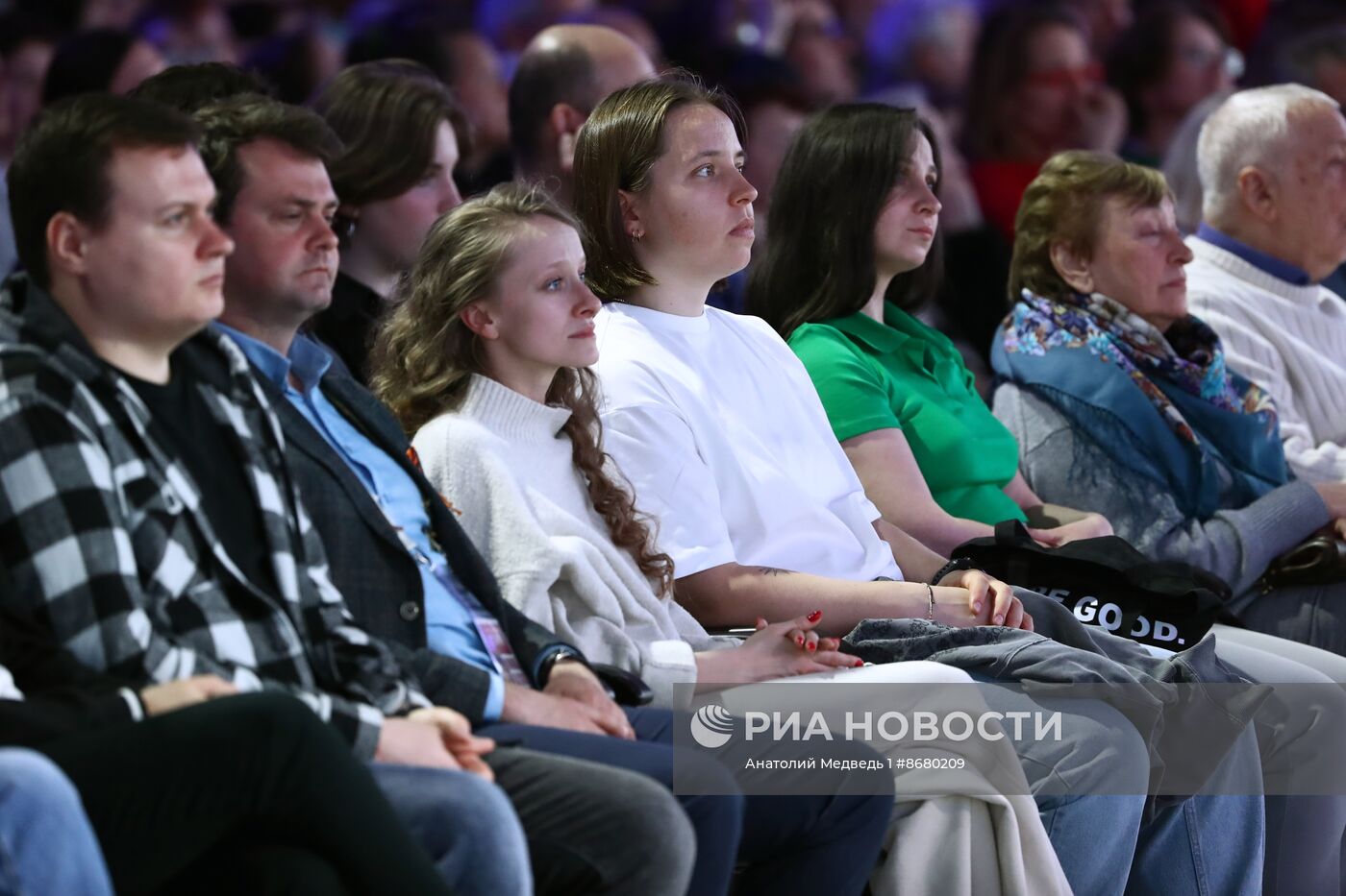 Выставка "Россия". Молодежная оперная программа и детский хор Большого театра "Концерт ко Дню Великой Победы"