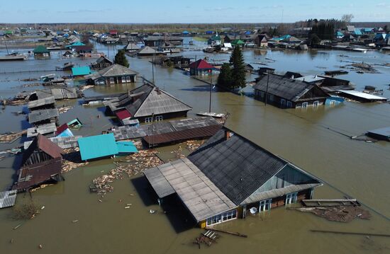 Паводок в деревне Ашеваны Омской области