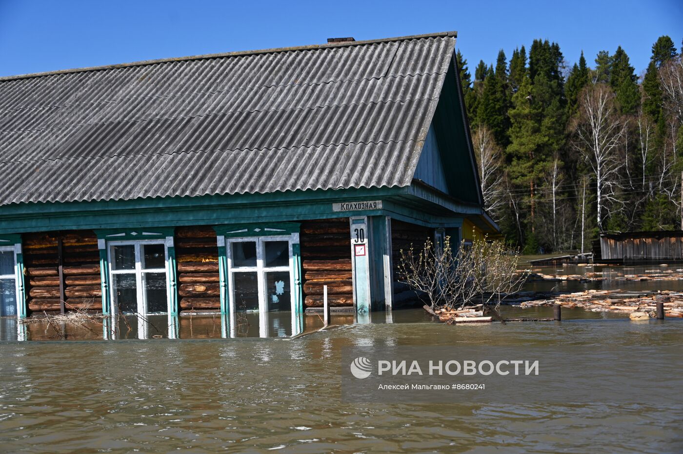 Паводок в деревне Ашеваны Омской области