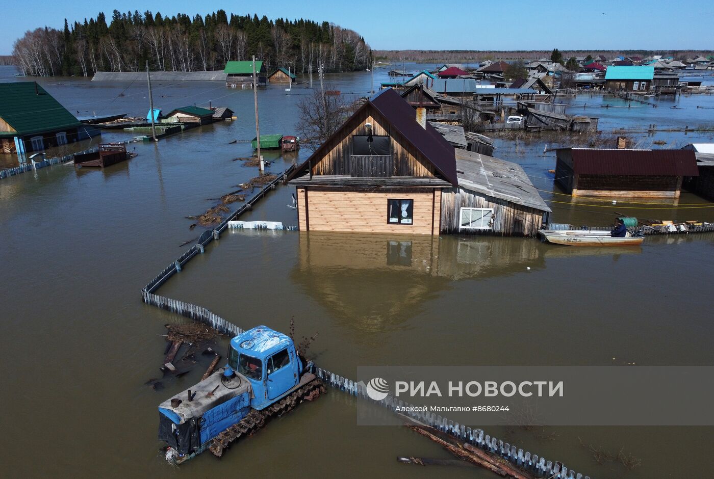 Паводок в деревне Ашеваны Омской области