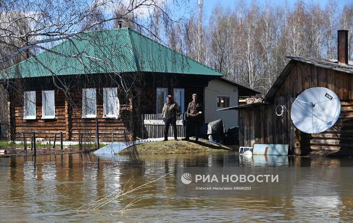 Паводок в деревне Ашеваны Омской области