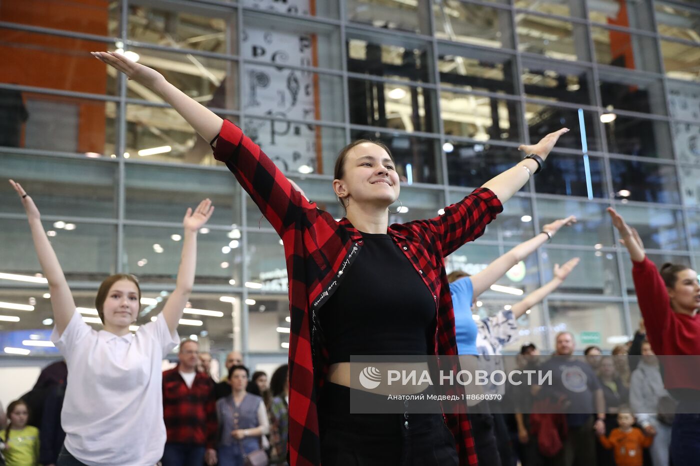 Выставка "Россия". Танцевальный флешмоб