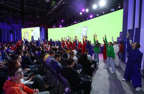 Международная выставка-форум "Россия"
Пленарная сессия "Возможности будущего: молодежь и дети. Молодежная политика и воспитание", Павильон № 75 (зал А, большой конференц-зал) Место: Россия, Москва. Автор: Анатолий Медведь/РИА Новости. Выставка "Россия". Пленарная сессия "Возможности будущего: молодежь и дети. Молодежная политика и воспитание"