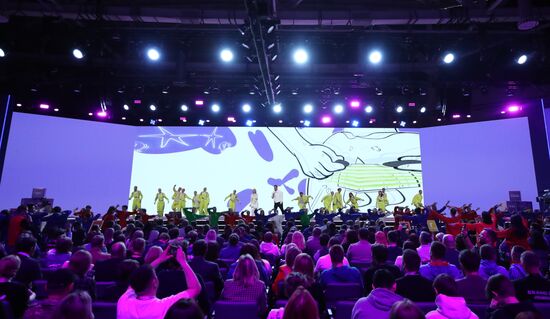 Международная выставка-форум "Россия"
Пленарная сессия "Возможности будущего: молодежь и дети. Молодежная политика и воспитание", Павильон № 75 (зал А, большой конференц-зал) Место: Россия, Москва. Автор: Анатолий Медведь/РИА Новости. Выставка "Россия". Пленарная сессия "Возможности будущего: молодежь и дети. Молодежная политика и воспитание"