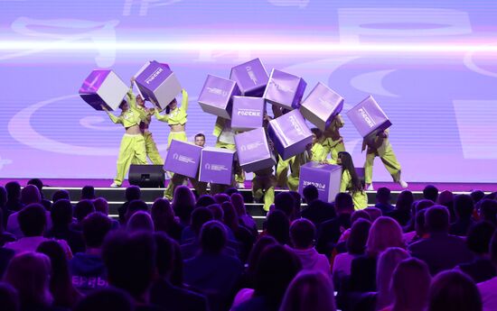 Международная выставка-форум "Россия"
Пленарная сессия "Возможности будущего: молодежь и дети. Молодежная политика и воспитание", Павильон № 75 (зал А, большой конференц-зал) Место: Россия, Москва. Автор: Анатолий Медведь/РИА Новости. Выставка "Россия". Пленарная сессия "Возможности будущего: молодежь и дети. Молодежная политика и воспитание"