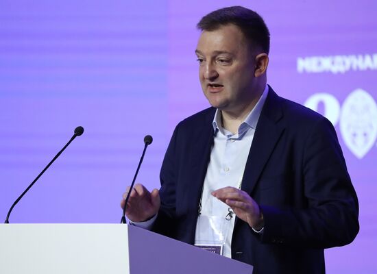 Международная выставка-форум "Россия"
Пленарная сессия "Возможности будущего: молодежь и дети. Молодежная политика и воспитание", Павильон № 75 (зал А, большой конференц-зал)
Александр Бугаев, первый заместитель Министра просвещения Российской Федерации Место: Россия, Москва. Автор: Анатолий Медведь/РИА Новости. Выставка "Россия". Пленарная сессия "Возможности будущего: молодежь и дети. Молодежная политика и воспитание"