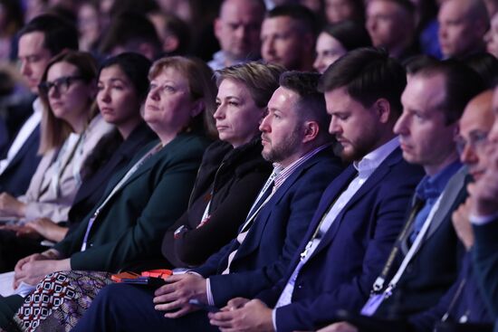 Международная выставка-форум "Россия"
Пленарная сессия "Возможности будущего: молодежь и дети. Молодежная политика и воспитание", Павильон № 75 (зал А, большой конференц-зал) Место: Россия, Москва. Автор: Анатолий Медведь/РИА Новости. Выставка "Россия". Пленарная сессия "Возможности будущего: молодежь и дети. Молодежная политика и воспитание"