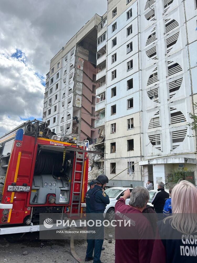 В Белгороде в результате обстрела ВСУ обрушился подъезд многоквартирного жилого дома