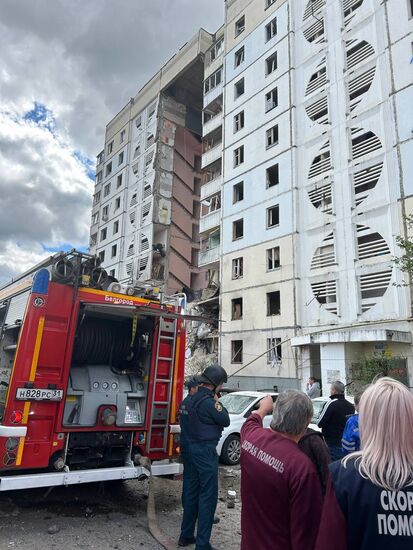 В Белгороде в результате обстрела ВСУ обрушился подъезд многоквартирного жилого дома