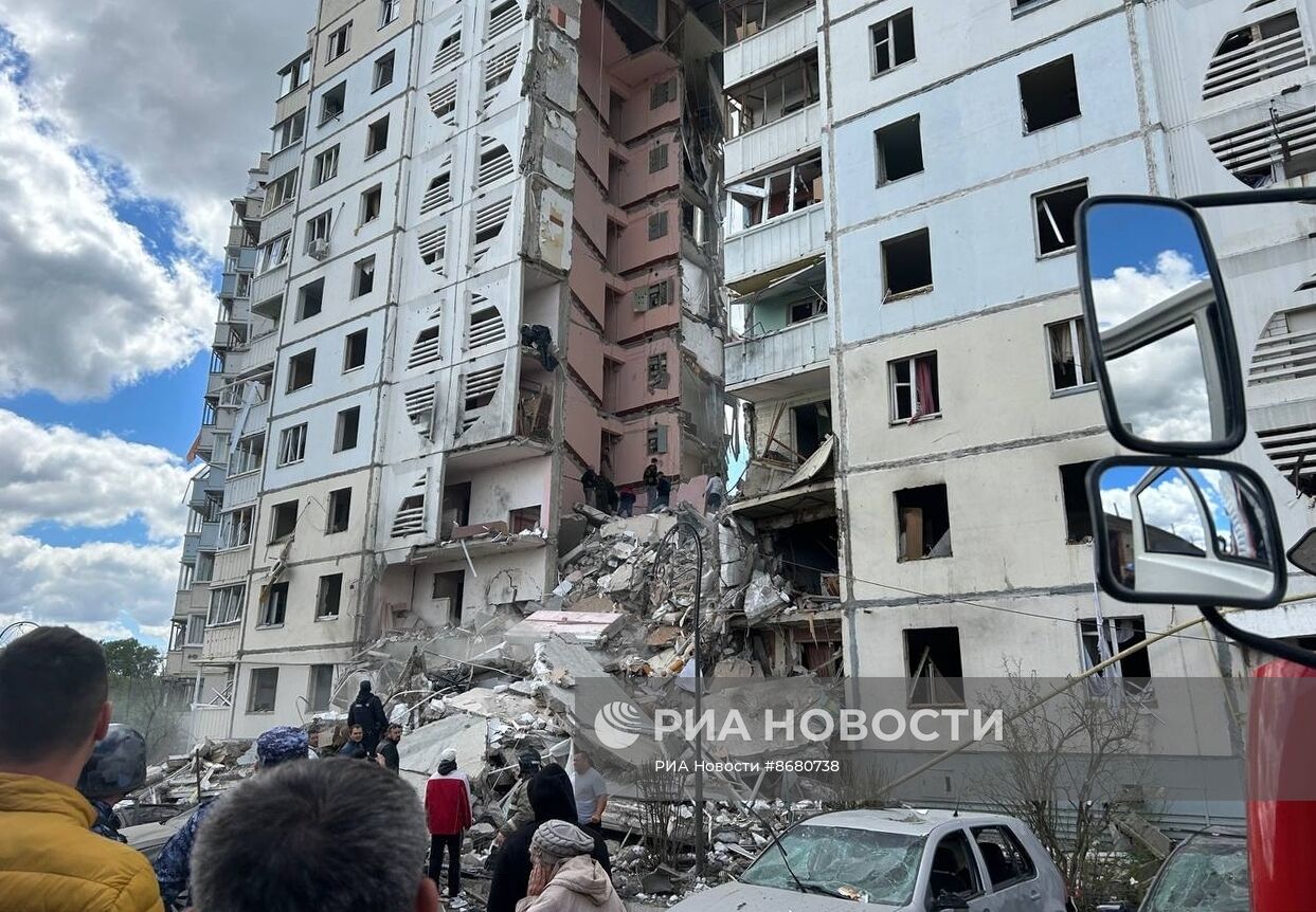 В Белгороде в результате обстрела ВСУ обрушился подъезд многоквартирного жилого дома