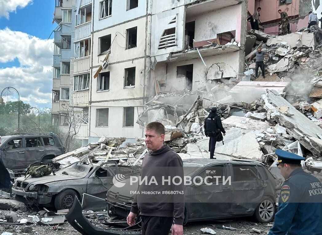 В Белгороде в результате обстрела ВСУ обрушился подъезд многоквартирного жилого дома